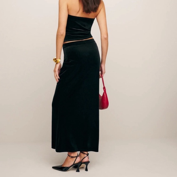 Reformation Adalynn two piece set in black velvet with red rose detail - Picture 4 of 12